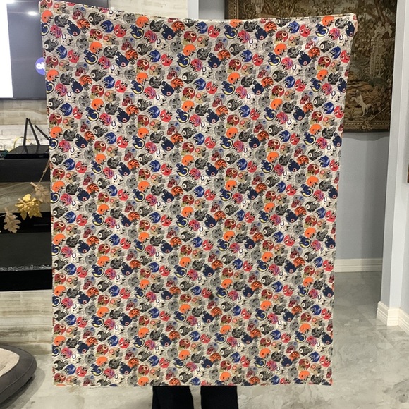 NFL Vintage Team Helmet Prints Featuring 49rs Carrying Blanket.‎ - Picture 8 of 9